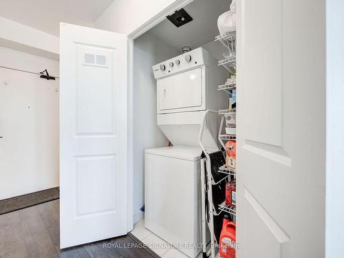 1808-4675 Metcalfe Ave, Mississauga, ON - Indoor Photo Showing Laundry Room