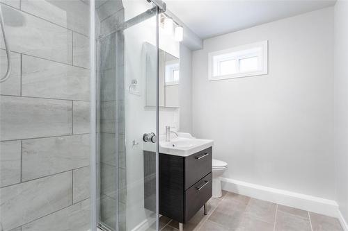 9 Hurricane Road, Fonthill, ON - Indoor Photo Showing Bathroom