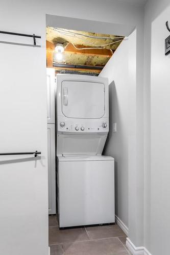 9 Hurricane Road, Fonthill, ON - Indoor Photo Showing Laundry Room
