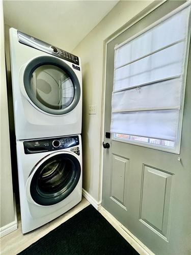 9 Bluewater Parkway, Selkirk, ON - Indoor Photo Showing Laundry Room