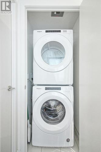 3003 - 1 Yorkville Avenue, Toronto, ON - Indoor Photo Showing Laundry Room