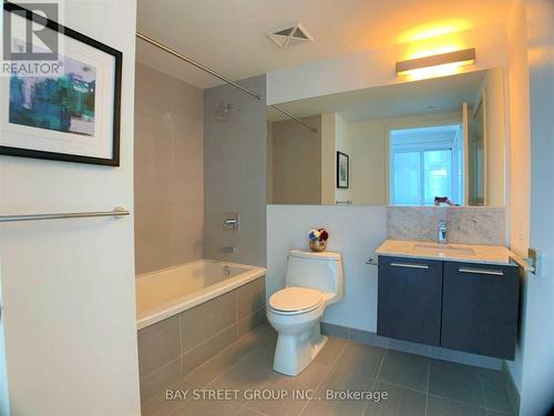2406 - 28 Wellesley Street E, Toronto, ON - Indoor Photo Showing Bathroom