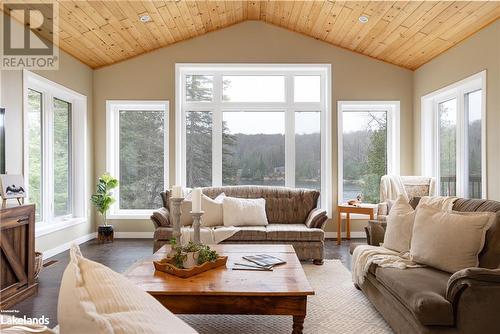 1305 Bellwood Acres Road, Lake Of Bays, ON - Indoor Photo Showing Living Room