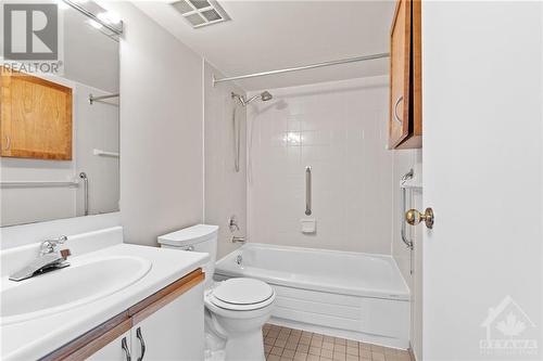 200 Lafontaine Avenue Unit#1602, Ottawa, ON - Indoor Photo Showing Bathroom