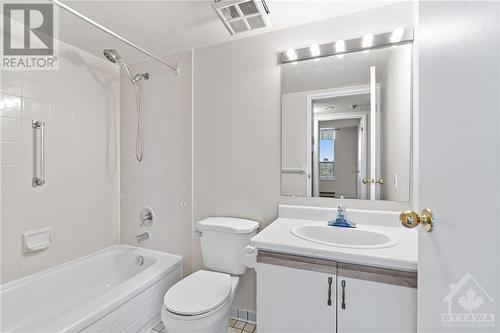 200 Lafontaine Avenue Unit#1602, Ottawa, ON - Indoor Photo Showing Bathroom