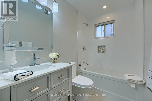 Upper - 70 Gorsey Square, Toronto, ON - Indoor Photo Showing Bathroom