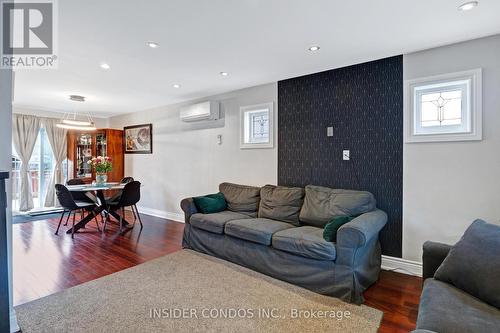 135 William Street, Toronto, ON - Indoor Photo Showing Living Room