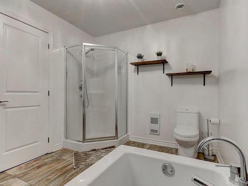 Bathroom - 568 Rue Du Mont-Brome, Granby, QC - Indoor Photo Showing Bathroom