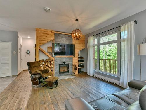 Living room - 75 Ch. Luna, Saint-Sauveur, QC - Indoor Photo Showing Living Room With Fireplace