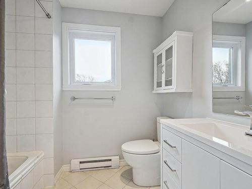 Bathroom - 282 Rue Corot, Montréal (Verdun/Île-Des-Soeurs), QC - Indoor Photo Showing Bathroom