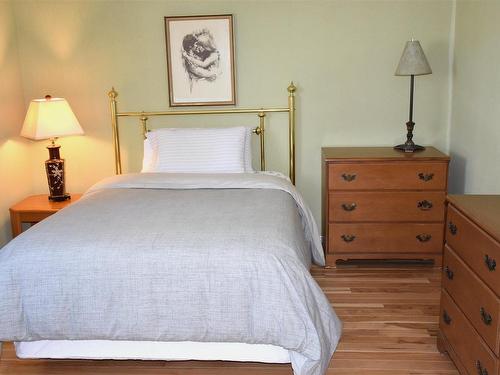 728 Riverview Drive, Fort Frances, ON - Indoor Photo Showing Bedroom