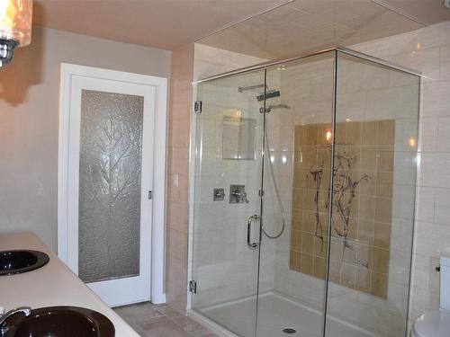 728 Riverview Drive, Fort Frances, ON - Indoor Photo Showing Bathroom