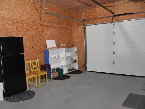 728 Riverview Drive, Fort Frances, ON - Indoor Photo Showing Garage