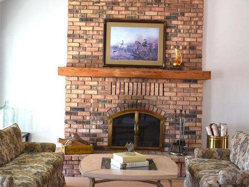 728 Riverview Drive, Fort Frances, ON - Indoor Photo Showing Living Room With Fireplace