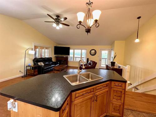 1615 Coker Road, Kenora, ON - Indoor Photo Showing Kitchen With Double Sink