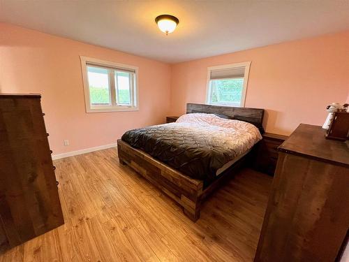 1615 Coker Road, Kenora, ON - Indoor Photo Showing Bedroom