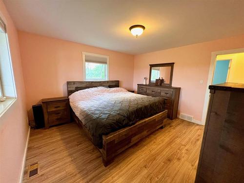 1615 Coker Road, Kenora, ON - Indoor Photo Showing Bedroom