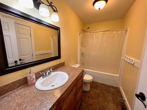 1615 Coker Road, Kenora, ON - Indoor Photo Showing Bathroom
