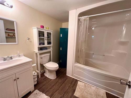 1615 Coker Road, Kenora, ON - Indoor Photo Showing Bathroom