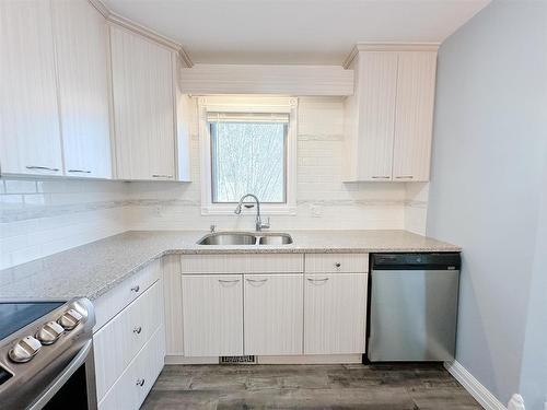 1 35 Nash Street, Kenora, ON - Indoor Photo Showing Kitchen With Double Sink