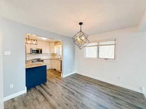 1 35 Nash Street, Kenora, ON - Indoor Photo Showing Kitchen