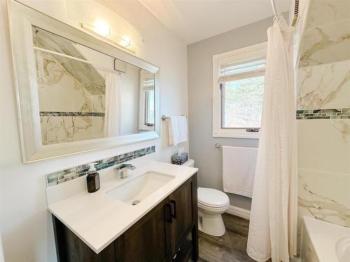 1 35 Nash Street, Kenora, ON - Indoor Photo Showing Bathroom