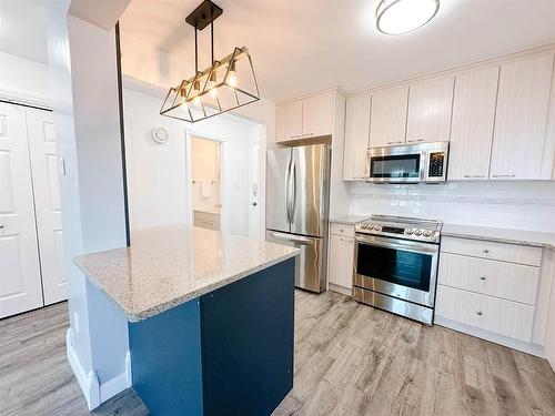 1 35 Nash Street, Kenora, ON - Indoor Photo Showing Kitchen