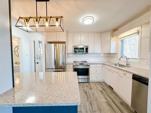 35 Nash Street, Kenora, ON - Indoor Photo Showing Kitchen With Double Sink