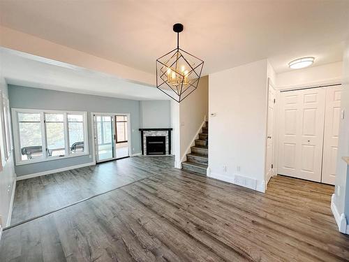 35 Nash Street, Kenora, ON - Indoor With Fireplace