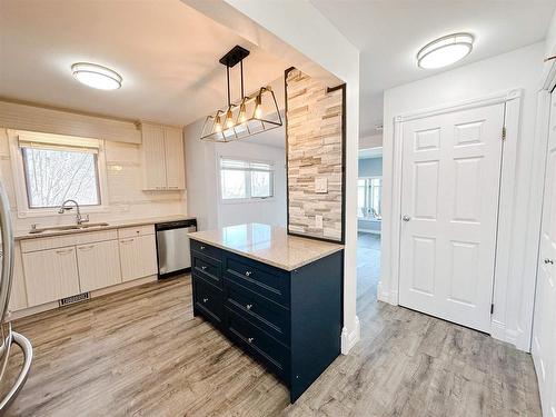 35 Nash Street, Kenora, ON - Indoor Photo Showing Kitchen