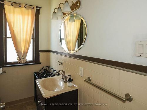 5051 Stamford St, Niagara Falls, ON - Indoor Photo Showing Bathroom