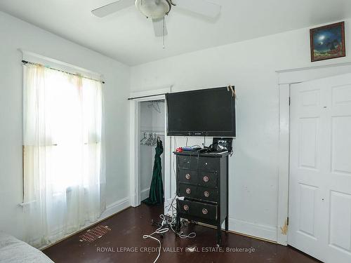 5051 Stamford St, Niagara Falls, ON - Indoor Photo Showing Bedroom