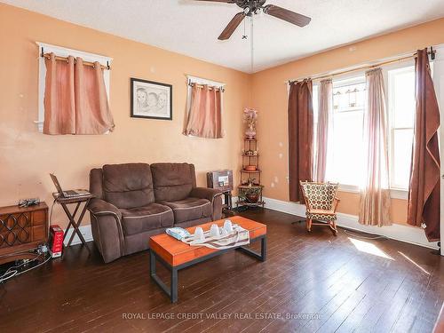 5051 Stamford St, Niagara Falls, ON - Indoor Photo Showing Living Room