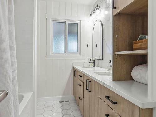 1205 Kelglen Crescent, Kelowna, BC - Indoor Photo Showing Bathroom