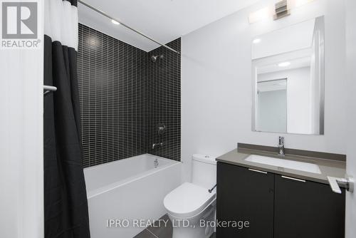 1401 - 1 Jarvis Street, Hamilton, ON - Indoor Photo Showing Bathroom