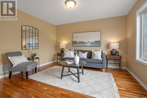 78 Cook Street, Kawartha Lakes, ON - Indoor Photo Showing Living Room