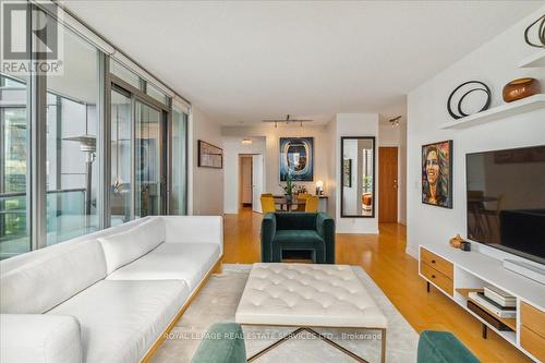 4102 - 33 Lombard Street, Toronto, ON - Indoor Photo Showing Living Room