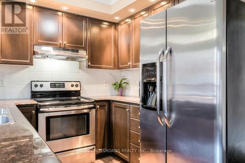 23 - 669D Warden Avenue, Toronto, ON - Indoor Photo Showing Kitchen With Upgraded Kitchen