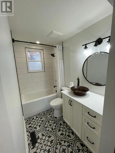 22 Bevan Court, Hamilton, ON - Indoor Photo Showing Bathroom