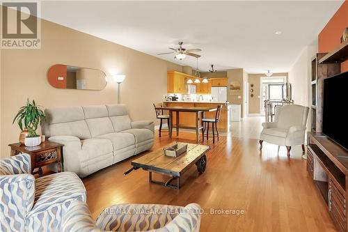26 Emerald Common, St. Catharines, ON - Indoor Photo Showing Living Room