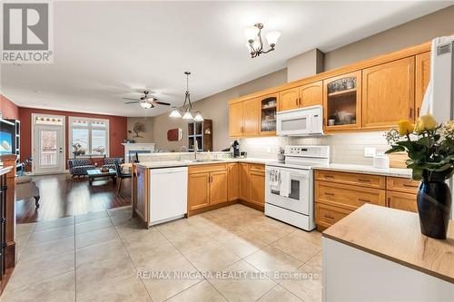 26 Emerald Common, St. Catharines, ON - Indoor Photo Showing Kitchen