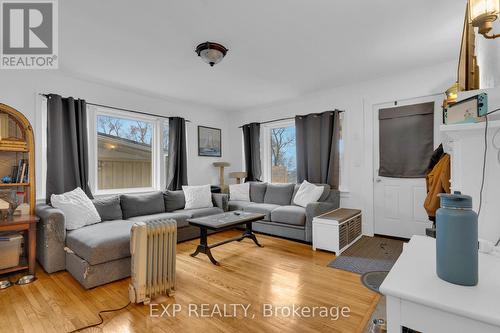 152 Terrace Hill Street, Brantford, ON - Indoor Photo Showing Living Room