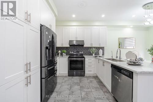 24 Spokanne Street N, Brampton, ON - Indoor Photo Showing Kitchen With Double Sink With Upgraded Kitchen