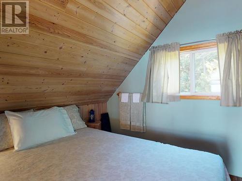 1736/1744 Vancouver Boulevard, Savary Island, BC - Indoor Photo Showing Bedroom