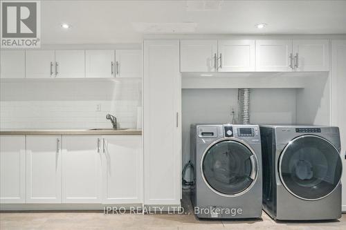 1037 Lakeshore Road W, Oakville, ON - Indoor Photo Showing Laundry Room