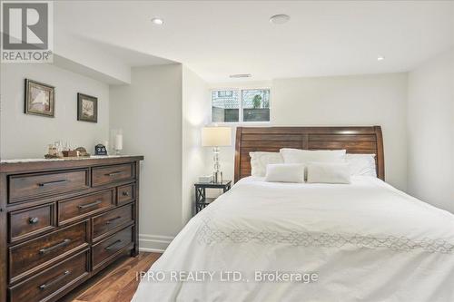 1037 Lakeshore Road W, Oakville, ON - Indoor Photo Showing Bedroom
