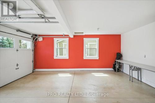 1037 Lakeshore Road W, Oakville, ON - Indoor Photo Showing Garage