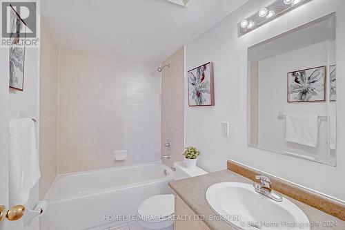 109 - 37 Four Winds Drive, Toronto, ON - Indoor Photo Showing Bathroom