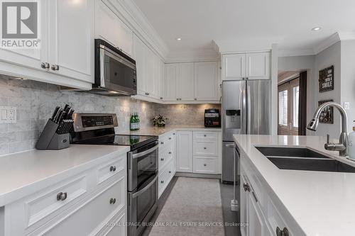 1320 Monmouth Dr, Burlington, ON - Indoor Photo Showing Kitchen With Double Sink With Upgraded Kitchen
