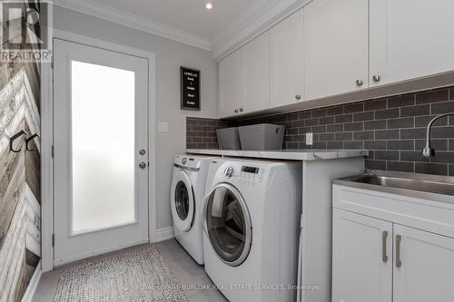 1320 Monmouth Dr, Burlington, ON - Indoor Photo Showing Laundry Room